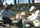 餅焼きに大忙しのるみさん