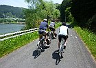 布目ダム湖畔に