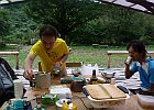 ちょとお茶したり、朝からなにも食っていないとkikiさんはラーメン作ってます。
