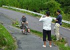 16時半、少々遅いので心配になって、軽トラをお借りして救援に出ようとしていたら、UG兄さんが食材満載のキャンピング車で105キロ走り抜いて到着。