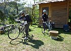 村内サイクA班(8名)の満棒さん、kiki君が出発準備中