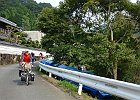 粟原で旧道に