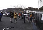 10時、柏原市役所前に集合。当初参加表明は少なかったのですが、フタをあければ19名が...　時折すさまじい風が...でも去年の雨の事を思えば