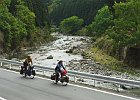 二人「自撮り」に挑戦