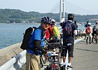 後ろに見えるのは生名橋